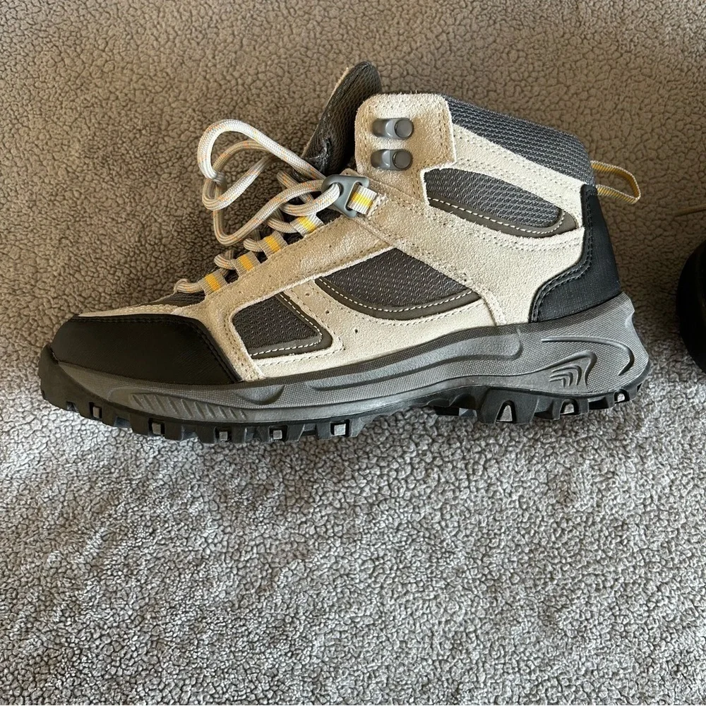 NWT Denali Hiking, Camping, Outdoor, Gorpcore, Boots - Tan, Gray and Black,